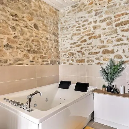 Апартаменты Jacuzzi De Charme Pour 2 Ним