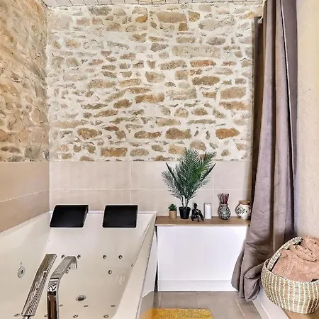 Апартаменты Jacuzzi De Charme Pour 2 Ним