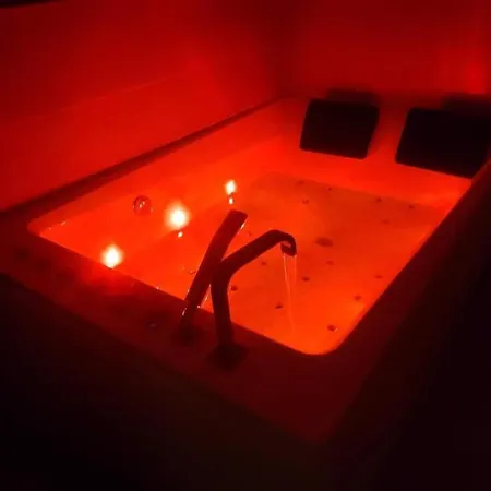 Апартаменты Jacuzzi De Charme Pour 2 Ним